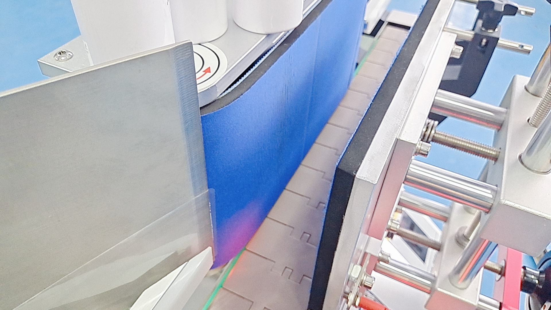 贴标机生产厂家:自动圆瓶贴标机，一机适用多种瓶型